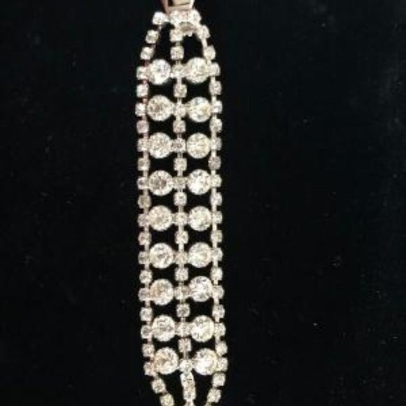 Vintage Rhinestone Bracelet and Clip On Earring Set - Picture 5 of 10